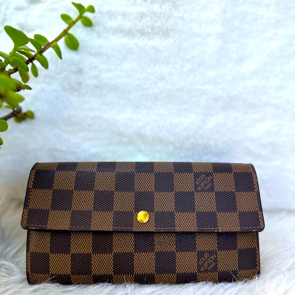 Discount Sale!!! 🌺🌺🌺Louis Vuitton Sarah Damier Long Wallet